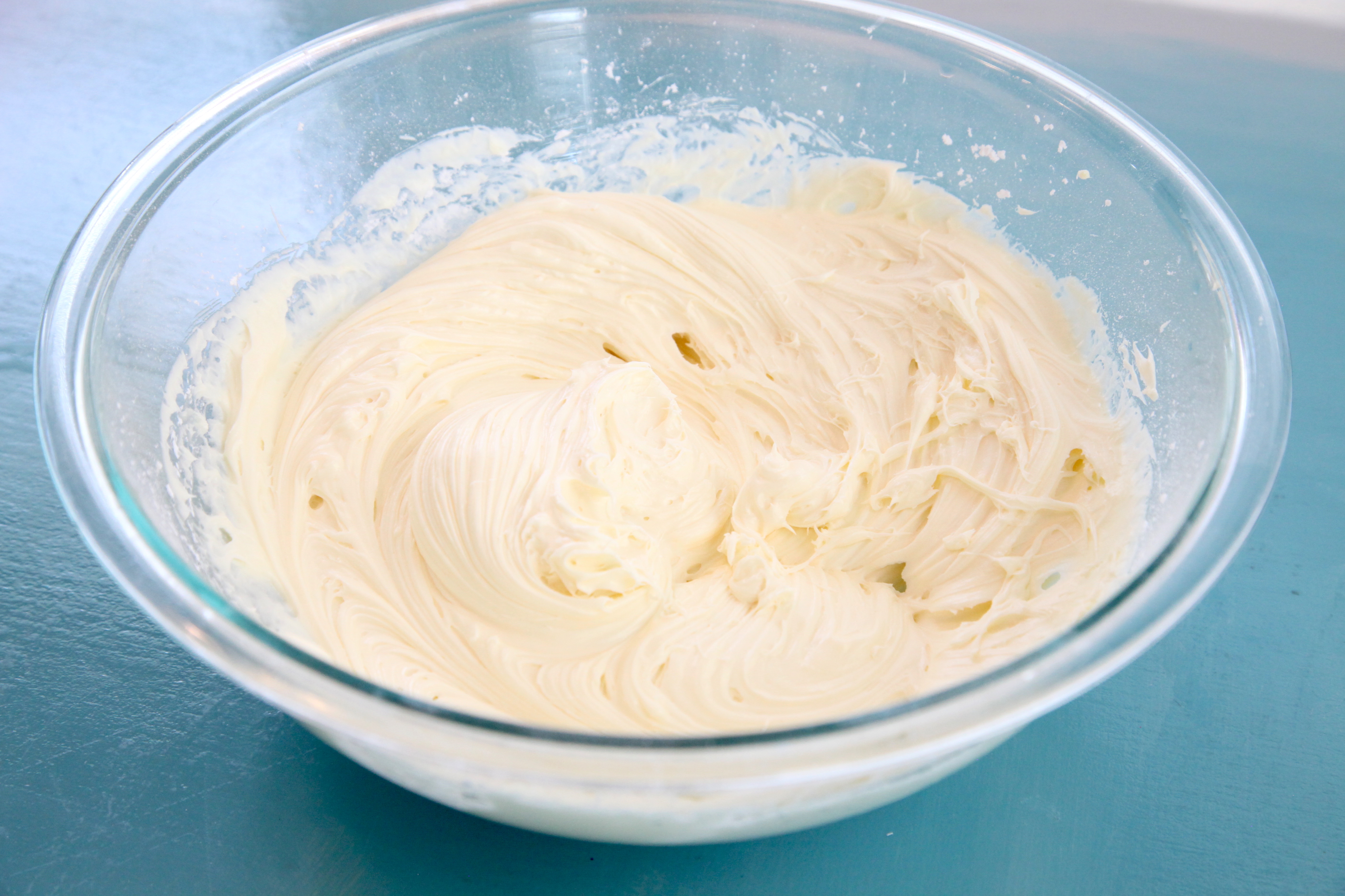 gluten and dairy free banana cupcakes with cream cheese frosting